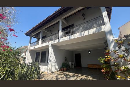 Casa à venda com 350m², 4 quartos e 4 vagas Casa à venda com 350m², 4 quartos e 4 vagasÁrea Externa