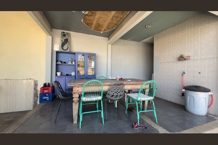 Casa à venda com 350m², 4 quartos e 4 vagas Casa à venda com 350m², 4 quartos e 4 vagasÁrea Externa