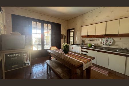 Casa à venda com 350m², 4 quartos e 4 vagas Casa à venda com 350m², 4 quartos e 4 vagasCozinha