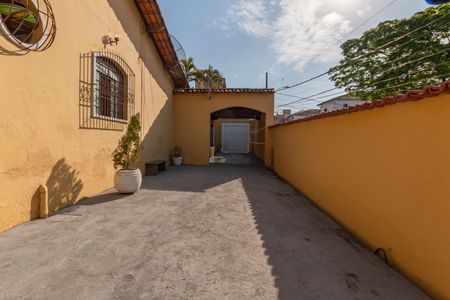 Casa à venda com 360m², 3 quartos e 6 vagas Casa à venda com 360m², 3 quartos e 6 vagasQuintal