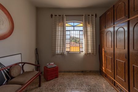 Casa à venda com 360m², 3 quartos e 6 vagas Casa à venda com 360m², 3 quartos e 6 vagasQuarto 2