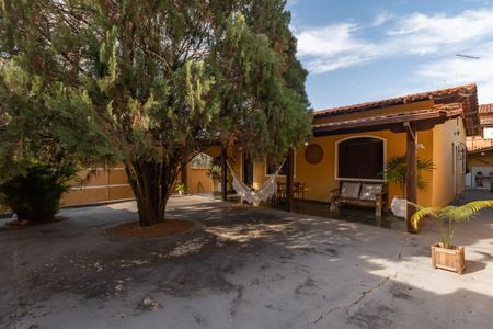 Casa à venda com 360m², 3 quartos e 6 vagas Casa à venda com 360m², 3 quartos e 6 vagasEntrada