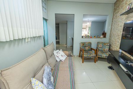 Casa à venda com 114m², 2 quartos e 1 vagaSala