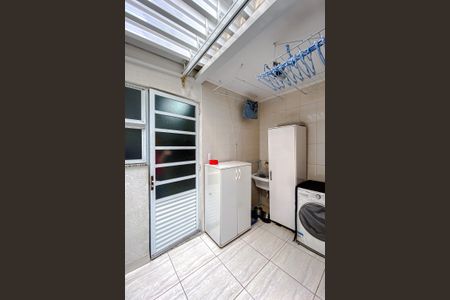 Casa à venda com 144m², 3 quartos e 2 vagas Casa à venda com 144m², 3 quartos e 2 vagasÁrea de Serviço