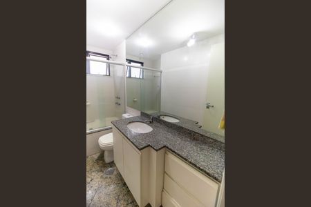 Apartamento à venda com 170m², 4 quartos e 2 vagas Apartamento à venda com 170m², 4 quartos e 2 vagasBanheiro da Suíte