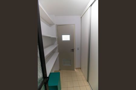 Apartamento à venda com 170m², 4 quartos e 2 vagas Apartamento à venda com 170m², 4 quartos e 2 vagasQuarto de Serviço
