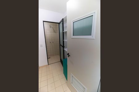 Apartamento à venda com 170m², 4 quartos e 2 vagas Apartamento à venda com 170m², 4 quartos e 2 vagasQuarto de Serviço