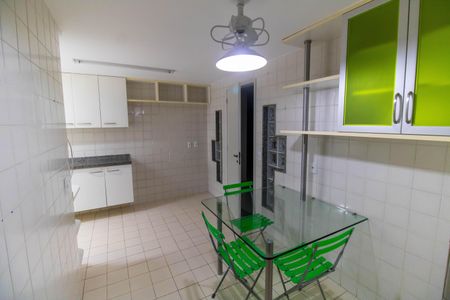 Apartamento à venda com 170m², 4 quartos e 2 vagas Apartamento à venda com 170m², 4 quartos e 2 vagasCozinha