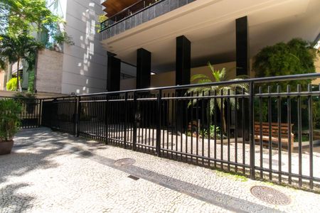 Apartamento à venda com 170m², 4 quartos e 2 vagas Apartamento à venda com 170m², 4 quartos e 2 vagasFachada