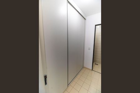 Apartamento à venda com 170m², 4 quartos e 2 vagas Apartamento à venda com 170m², 4 quartos e 2 vagasQuarto de Serviço