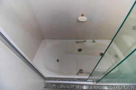 Apartamento à venda com 170m², 4 quartos e 2 vagas Apartamento à venda com 170m², 4 quartos e 2 vagasBanheiro da Suíte