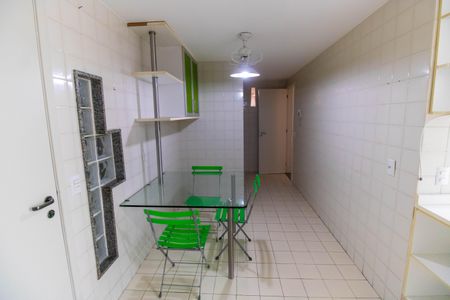 Apartamento à venda com 170m², 4 quartos e 2 vagas Apartamento à venda com 170m², 4 quartos e 2 vagasCozinha