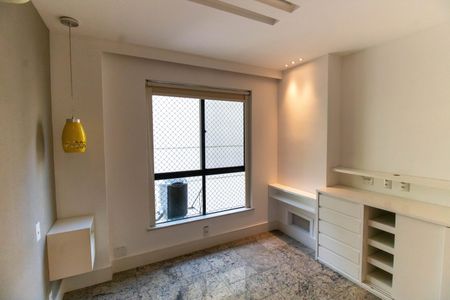 Apartamento à venda com 170m², 4 quartos e 2 vagas Apartamento à venda com 170m², 4 quartos e 2 vagasSuíte