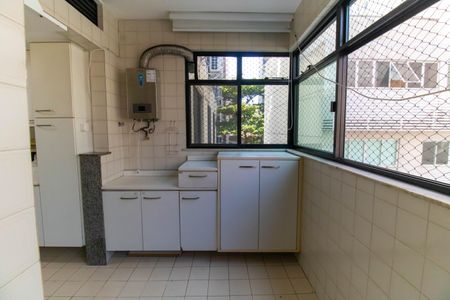 Apartamento à venda com 170m², 4 quartos e 2 vagas Apartamento à venda com 170m², 4 quartos e 2 vagasÁrea de Serviço