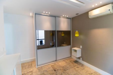 Apartamento à venda com 170m², 4 quartos e 2 vagas Apartamento à venda com 170m², 4 quartos e 2 vagasSuíte