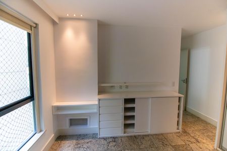 Apartamento à venda com 170m², 4 quartos e 2 vagas Apartamento à venda com 170m², 4 quartos e 2 vagasSuíte