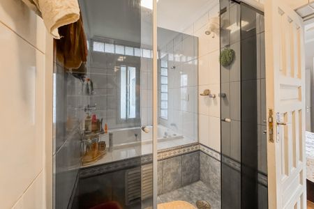 Casa à venda com 150m², 3 quartos e 2 vagas Casa à venda com 150m², 3 quartos e 2 vagasBanheiro da Suíte