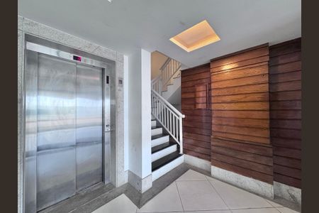 Apartamento à venda com 100m², 2 quartos e 1 vagaÁrea comum