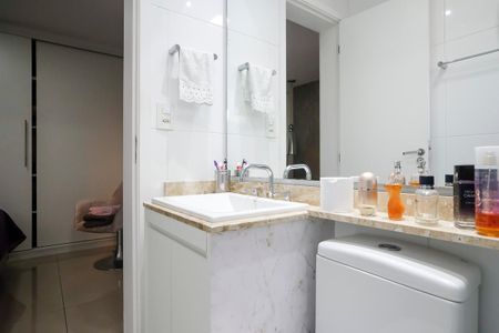 Apartamento à venda com 80m², 3 quartos e 2 vagasBanheiro da suíte