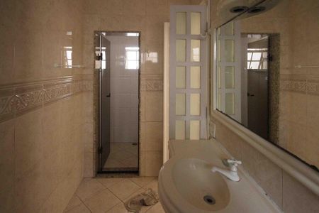 Apartamento à venda com 140m², 2 quartos e 2 vagas Apartamento à venda com 140m², 2 quartos e 2 vagasBanheiro da Suite