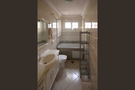 Apartamento à venda com 140m², 2 quartos e 2 vagas Apartamento à venda com 140m², 2 quartos e 2 vagasBanheiro da Suite