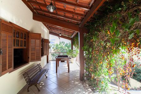 Casa à venda com 430m², 4 quartos e 6 vagas Casa à venda com 430m², 4 quartos e 6 vagasEdícula
