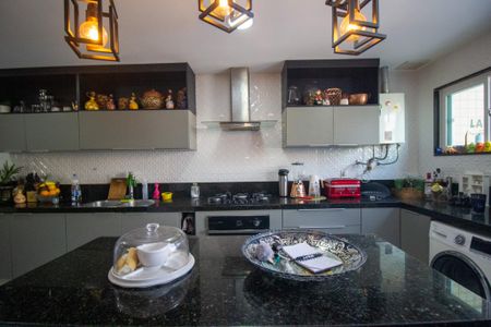Apartamento para alugar com 400m², 3 quartos e 2 vagas Apartamento para alugar com 400m², 3 quartos e 2 vagasCozinha e Área de Serviço