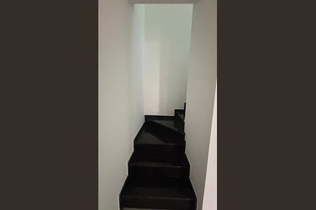 Apartamento à venda com 105m², 2 quartos e 1 vagaEscada