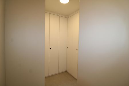 Casa à venda com 160m², 2 quartos e 2 vagasBanheiro Suíte 1