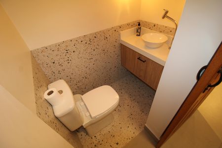 Casa à venda com 160m², 2 quartos e 2 vagasLavabo