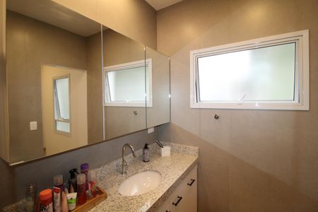 Casa à venda com 160m², 2 quartos e 2 vagasBanheiro Suíte 1