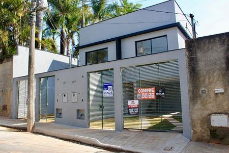 Casa à venda com 180m², 3 quartos e 4 vagas Casa à venda com 180m², 3 quartos e 4 vagasPlaca