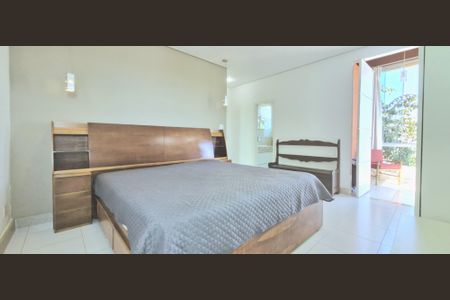 Casa de condomínio à venda com 320m², 3 quartos e 10 vagas Casa de condomínio à venda com 320m², 3 quartos e 10 vagasSuíte 2