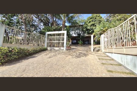 Casa de condomínio à venda com 320m², 3 quartos e 10 vagas Casa de condomínio à venda com 320m², 3 quartos e 10 vagasFachada casa