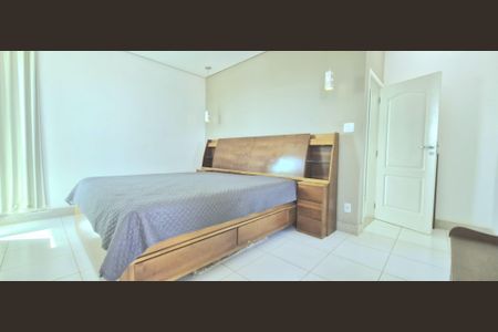 Casa de condomínio à venda com 320m², 3 quartos e 10 vagas Casa de condomínio à venda com 320m², 3 quartos e 10 vagasSuíte 2