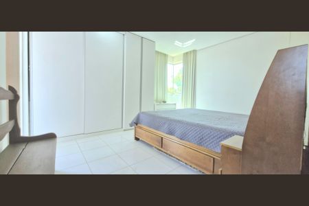 Casa de condomínio à venda com 320m², 3 quartos e 10 vagas Casa de condomínio à venda com 320m², 3 quartos e 10 vagasSuíte 2