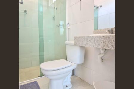 Casa de condomínio à venda com 320m², 3 quartos e 10 vagas Casa de condomínio à venda com 320m², 3 quartos e 10 vagasBanheiro da Suíte 1