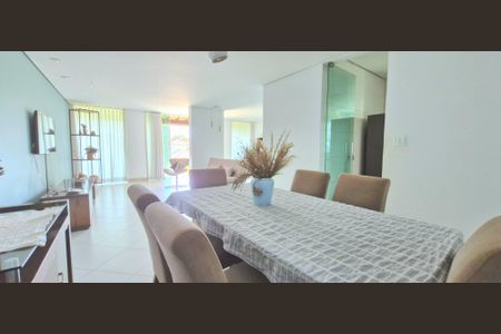 Casa de condomínio à venda com 320m², 3 quartos e 10 vagas Casa de condomínio à venda com 320m², 3 quartos e 10 vagasSala