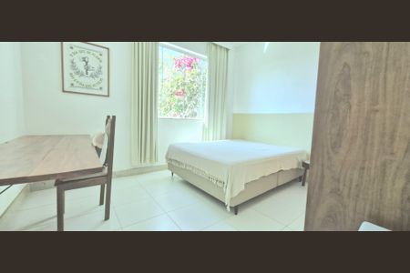 Casa de condomínio à venda com 320m², 3 quartos e 10 vagas Casa de condomínio à venda com 320m², 3 quartos e 10 vagasQuarto 1