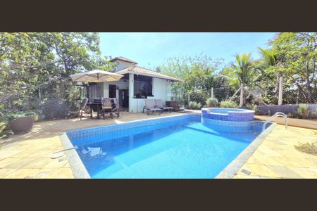 Casa de condomínio à venda com 320m², 3 quartos e 10 vagas Casa de condomínio à venda com 320m², 3 quartos e 10 vagasÁrea comum - Piscina