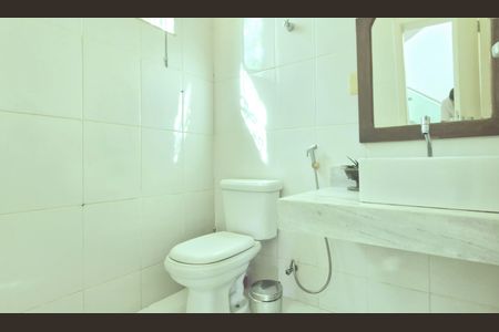 Casa de condomínio à venda com 320m², 3 quartos e 10 vagas Casa de condomínio à venda com 320m², 3 quartos e 10 vagasBanheiro social