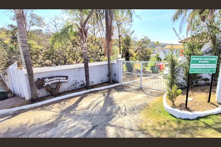 Casa de condomínio à venda com 320m², 3 quartos e 10 vagas Casa de condomínio à venda com 320m², 3 quartos e 10 vagasFachada condomínio