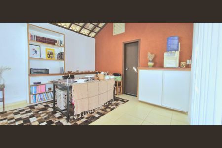 Casa de condomínio à venda com 320m², 3 quartos e 10 vagas Casa de condomínio à venda com 320m², 3 quartos e 10 vagasÁrea comum