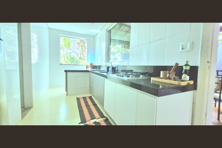 Casa de condomínio à venda com 320m², 3 quartos e 10 vagas Casa de condomínio à venda com 320m², 3 quartos e 10 vagasCozinha