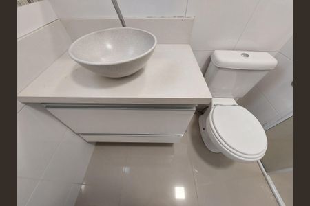 Apartamento para alugar com 73m², 2 quartos e 2 vagas Apartamento para alugar com 73m², 2 quartos e 2 vagasBanheiro 1