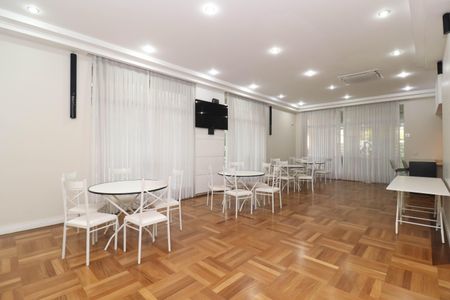 Apartamento à venda com 139m², 3 quartos e 3 vagas Apartamento à venda com 139m², 3 quartos e 3 vagasSalão de Festas