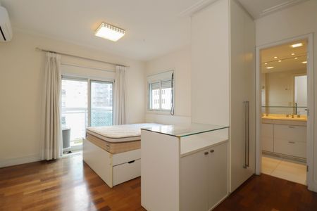 Apartamento à venda com 139m², 3 quartos e 3 vagas Apartamento à venda com 139m², 3 quartos e 3 vagasSuíte 1