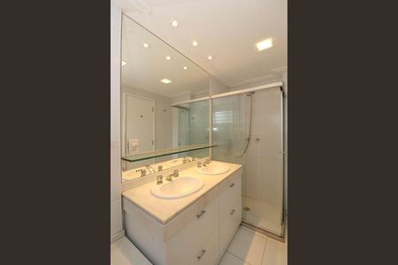 Apartamento à venda com 139m², 3 quartos e 3 vagas Apartamento à venda com 139m², 3 quartos e 3 vagasBanheiro da Suíte 1