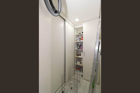 Apartamento à venda com 139m², 3 quartos e 3 vagas Apartamento à venda com 139m², 3 quartos e 3 vagasQuarto de Serviço