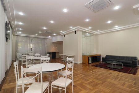 Apartamento à venda com 139m², 3 quartos e 3 vagas Apartamento à venda com 139m², 3 quartos e 3 vagasSalão de Festas